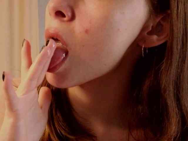 BlushinBloom's webcam live show