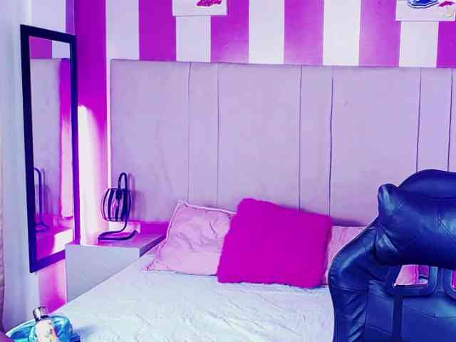 LindaLuciia webcam