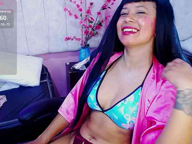 LindaLuciia webcam