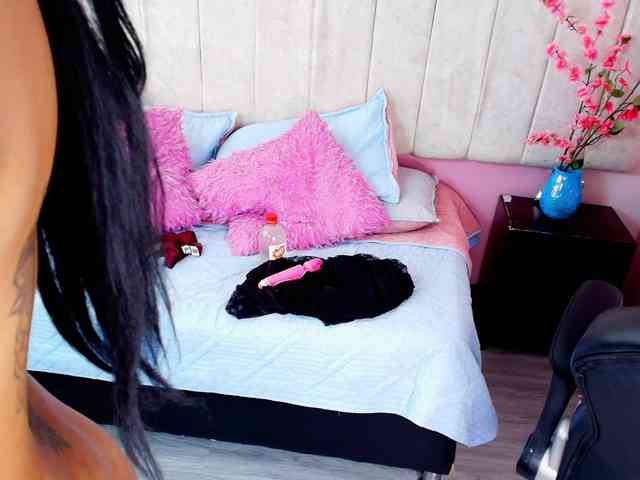 LindaLuciia webcam