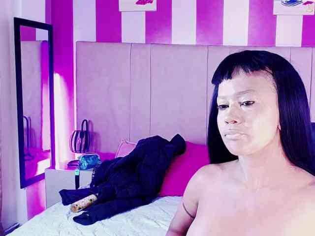 LindaLuciia webcam