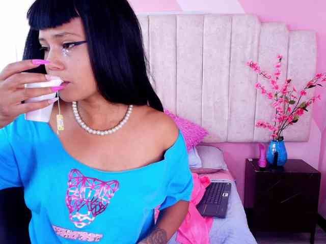 LindaLuciia webcam