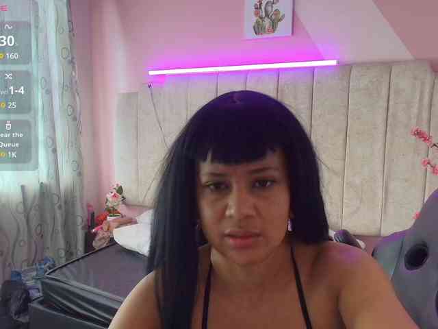 LindaLuciia webcam