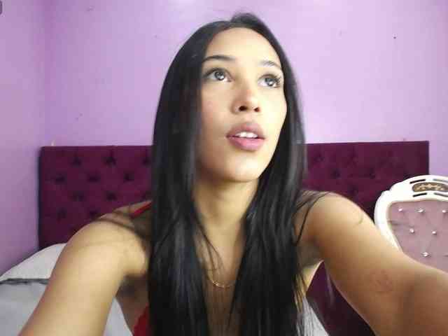 Charlottee-Russo webcam
