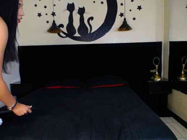 Charlottee-Russo webcam