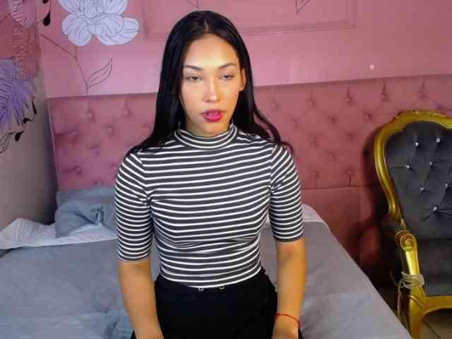Charlottee-Russo webcam