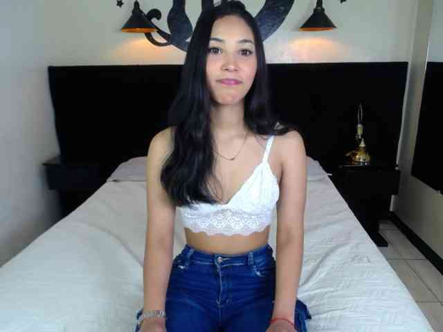 Charlottee-Russo webcam