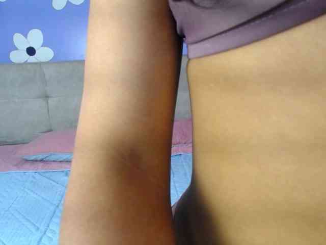 Charlottee-Russo webcam