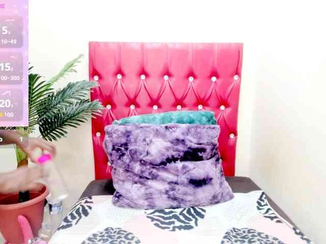 strawberrylips webcam