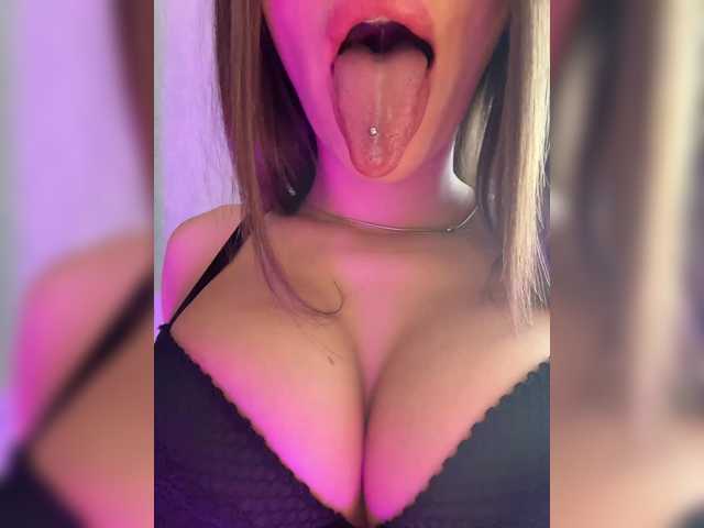 Sexeuphoria's BongaCams show and profile