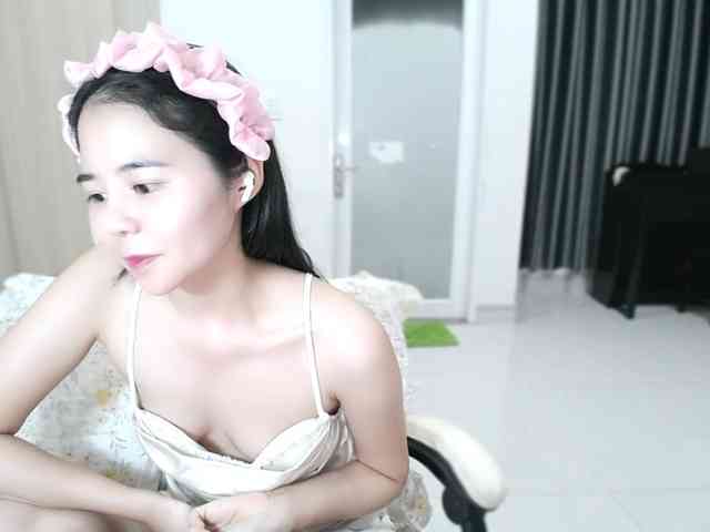 Emily2k1 webcam