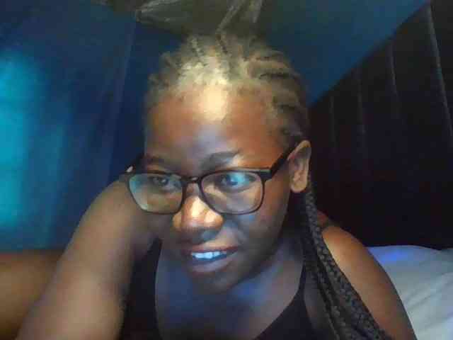 Hotsavie01 Live Webcam on BongaCams