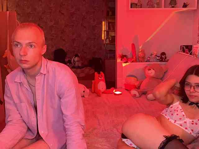 amateur nude webcam Z0mb1e