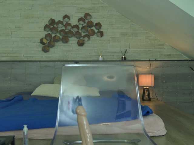 foxxy-milf's BongaCams show and profile