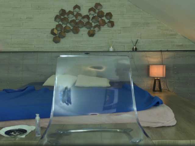 foxxy-milf's BongaCams show and profile