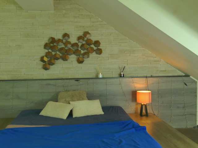 foxxy-milf's BongaCams show and profile