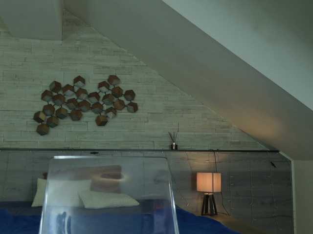 foxxy-milf's BongaCams show and profile