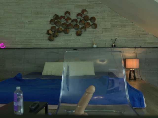 foxxy-milf's BongaCams show and profile