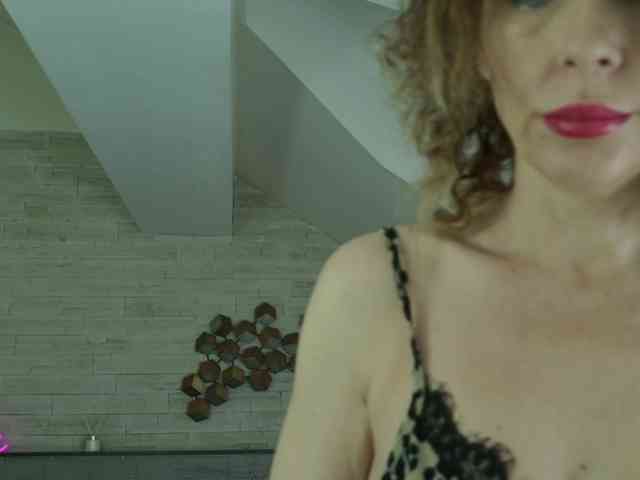 foxxy-milf webcam