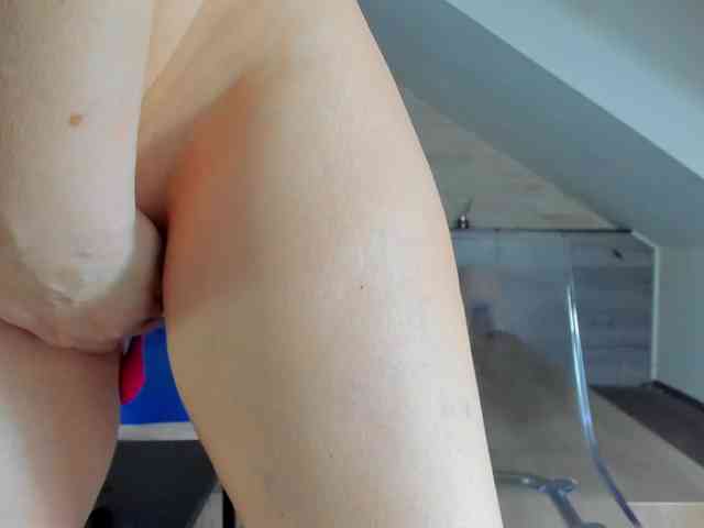 foxxy-milf Live Webcam on BongaCams