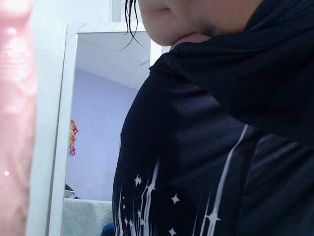 penelope-gucci webcam bongacams model stream image