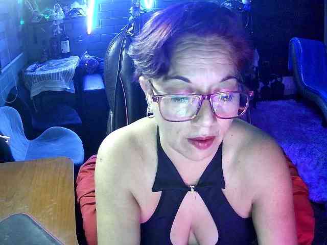 Trish-milf webcam