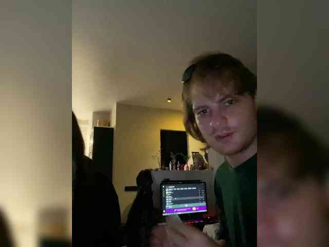 Onetwolovea webcam