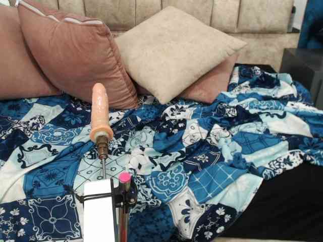 ChikiBombom webcam