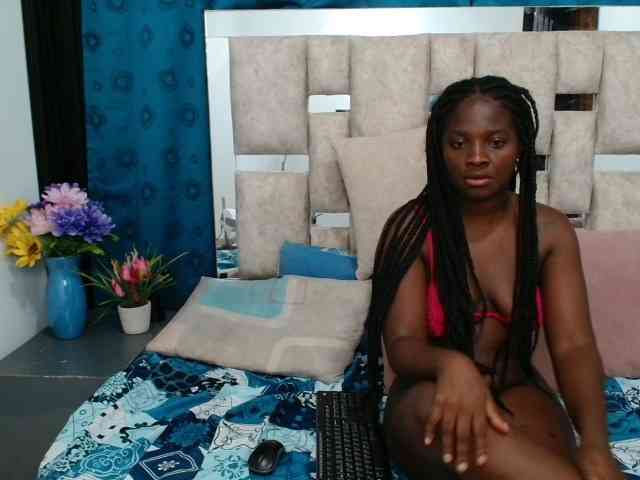 ChikiBombom webcam