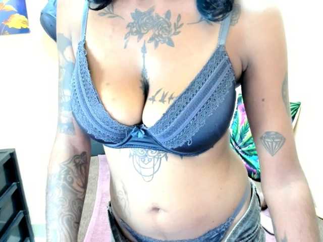 temptressqeen from BongaCams is Freechat