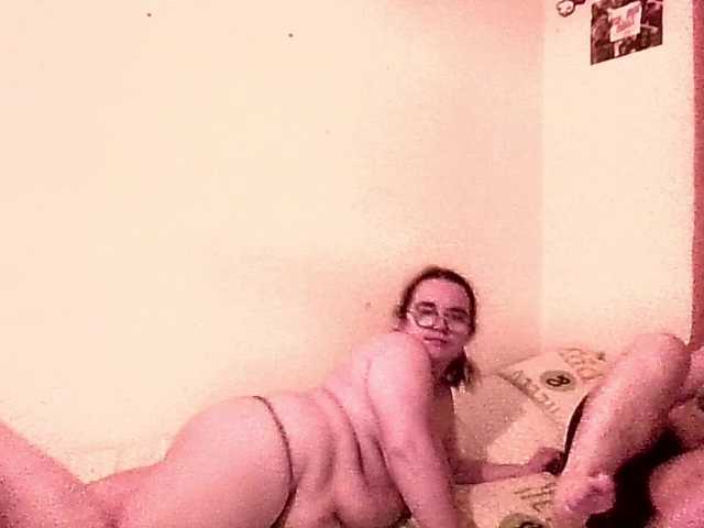 Lesbienne-2669's BongaCams show and profile