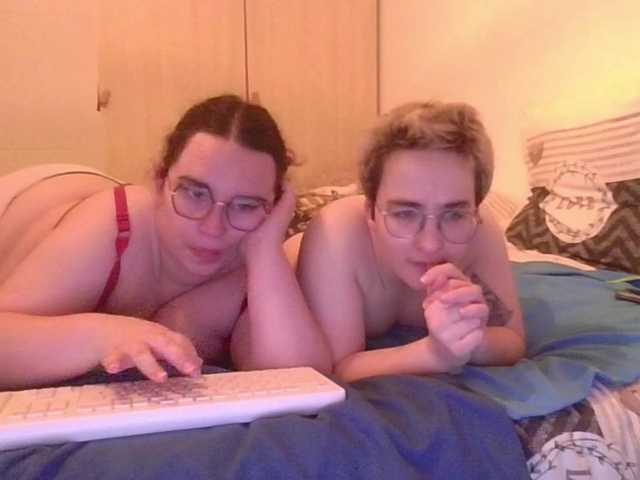 Lesbienne-2669's BongaCams show and profile