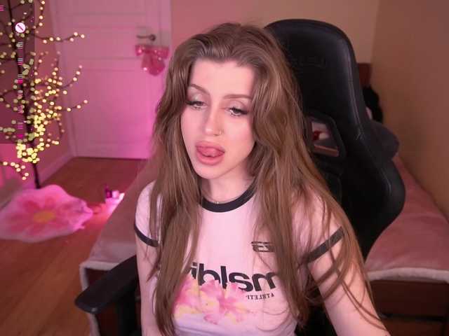 OnlyPenny's BongaCams show and profile