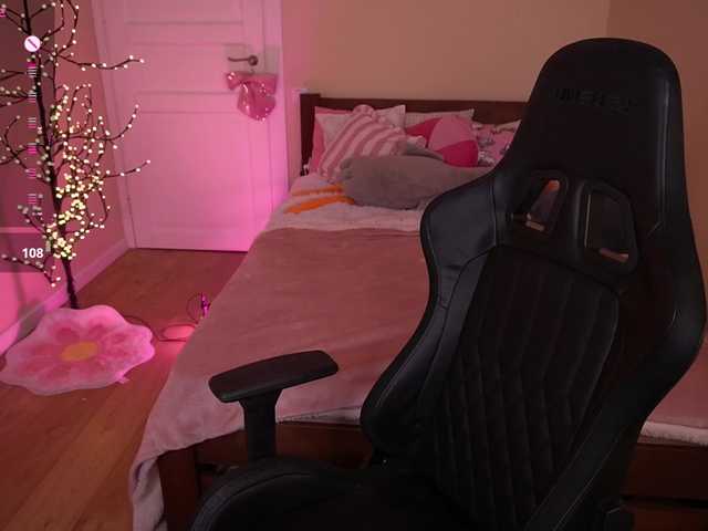 OnlyPenny's BongaCams show and profile