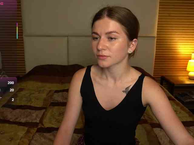 YoursGirlAlice webcam