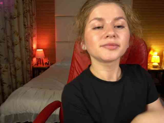 YoursGirlAlice webcam