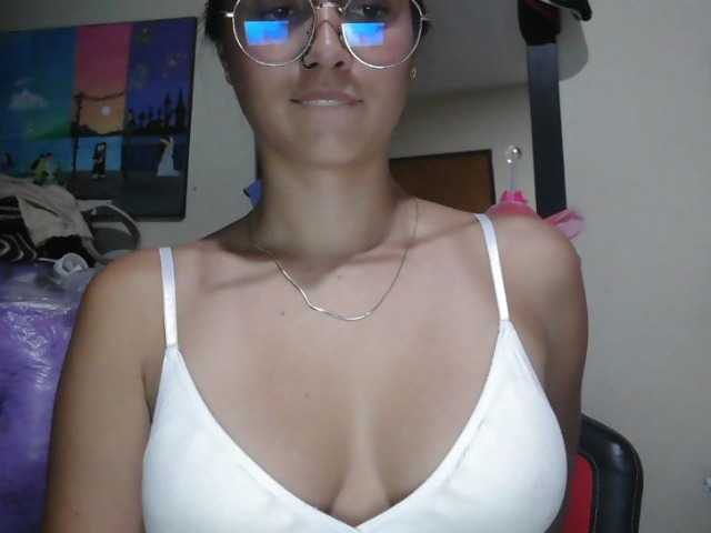 trianabell's BongaCams show and profile