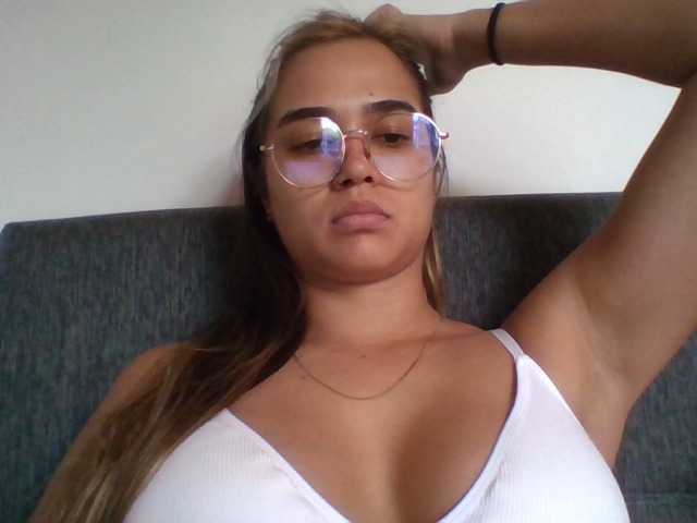 trianabell Live Cam on BongaCams