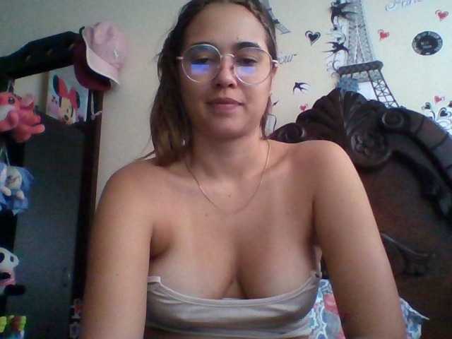 trianabell's BongaCams show and profile