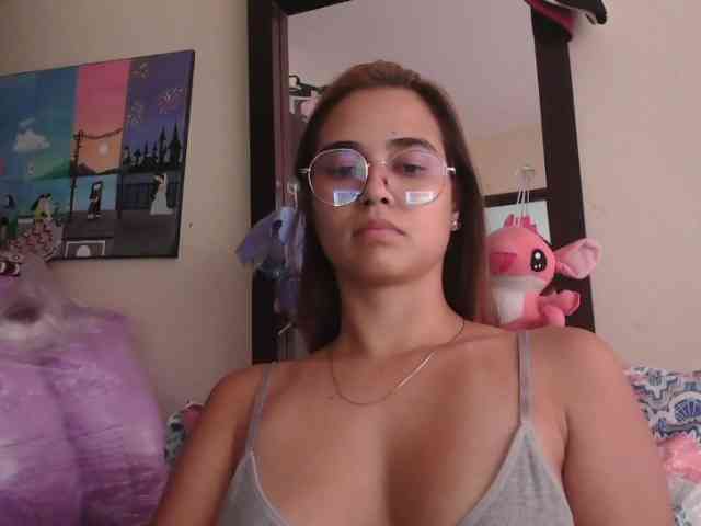 trianabell Live Webcam on BongaCams