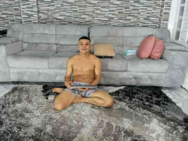 Liam-MiaXXX webcam