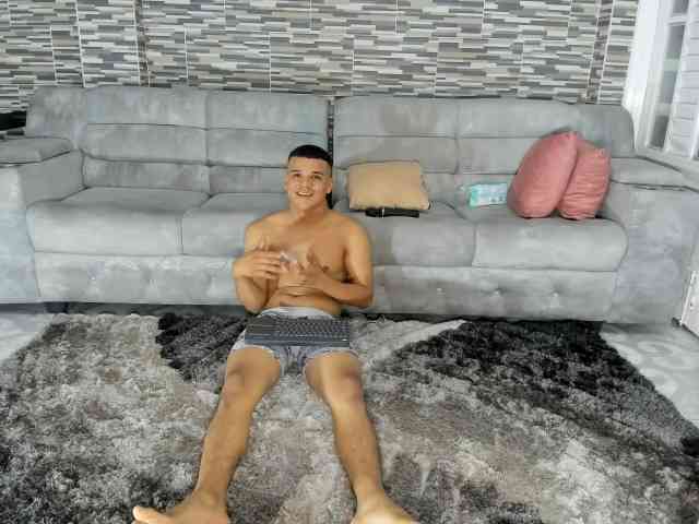 Liam-MiaXXX webcam