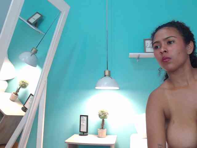 SelenaRoyal webcam