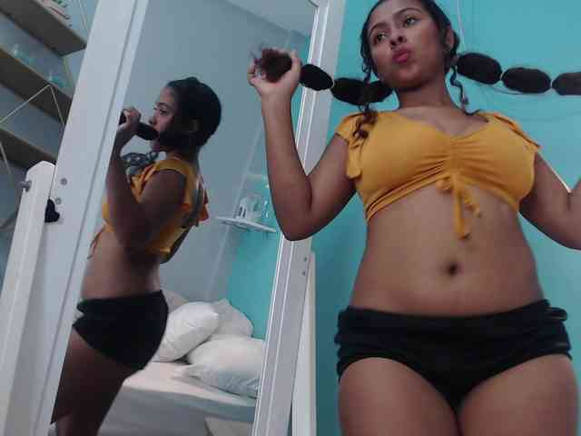 SelenaRoyal webcam