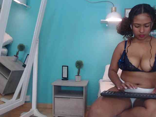SelenaRoyal webcam