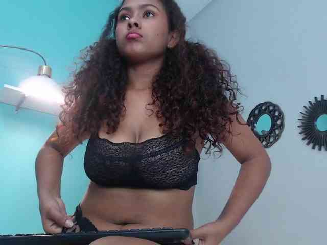 SelenaRoyal webcam