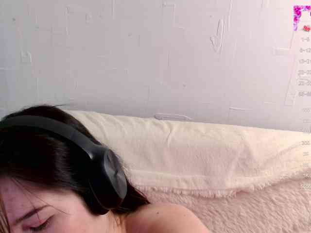 KarenDeMeow webcam
