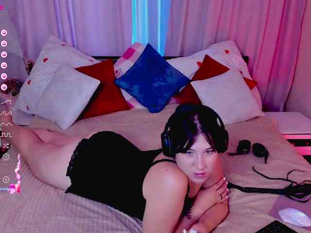 KarenDeMeow webcam