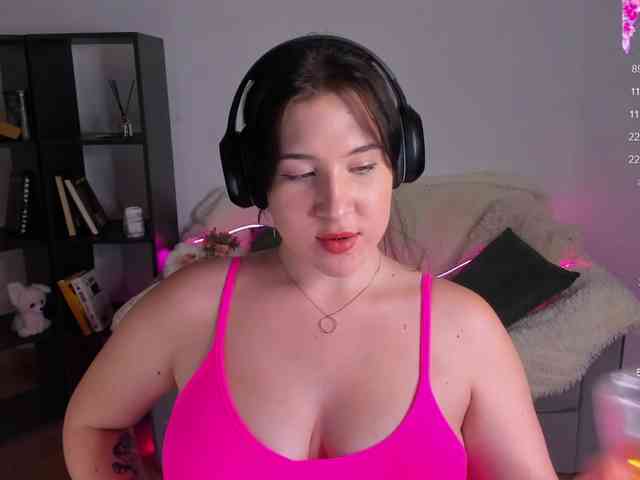 KarenDeMeow webcam