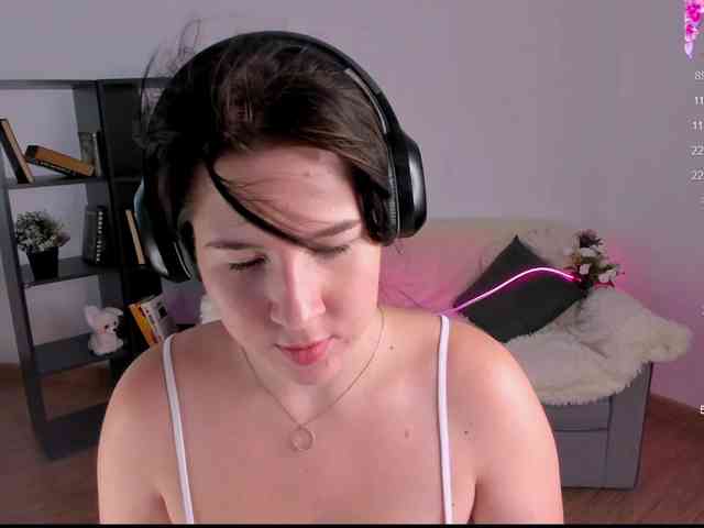 KarenDeMeow webcam